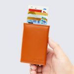 How to Choose a Classic Wallet That Lasts